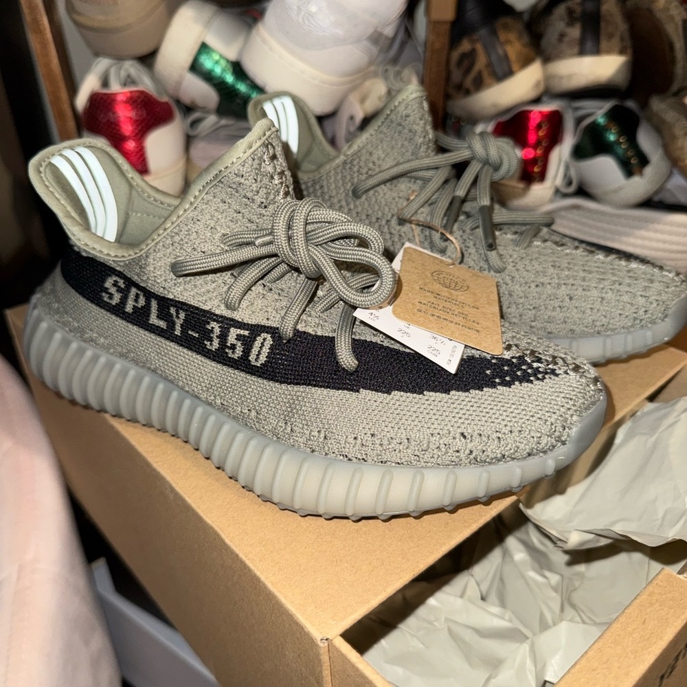 NWT Yeezy BOOST Sneakers - Grey and Black! 🩶🖤